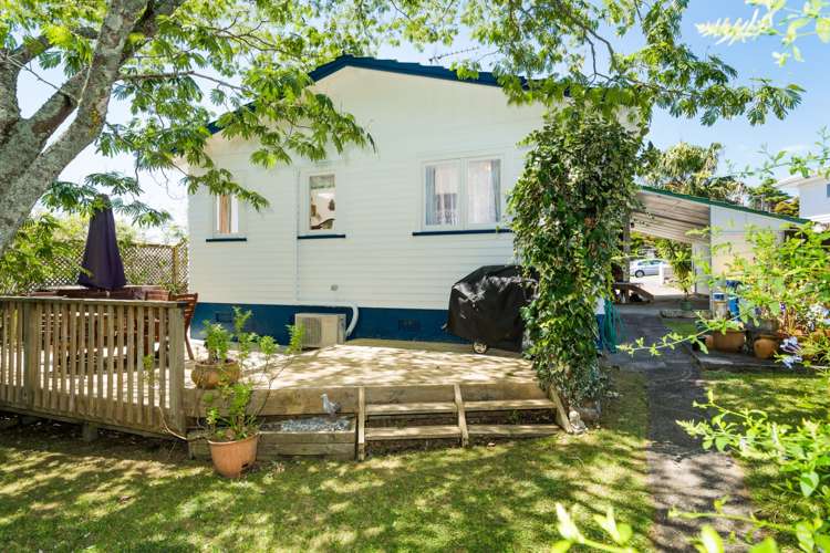 8 Fairclough Road Beach Haven_13