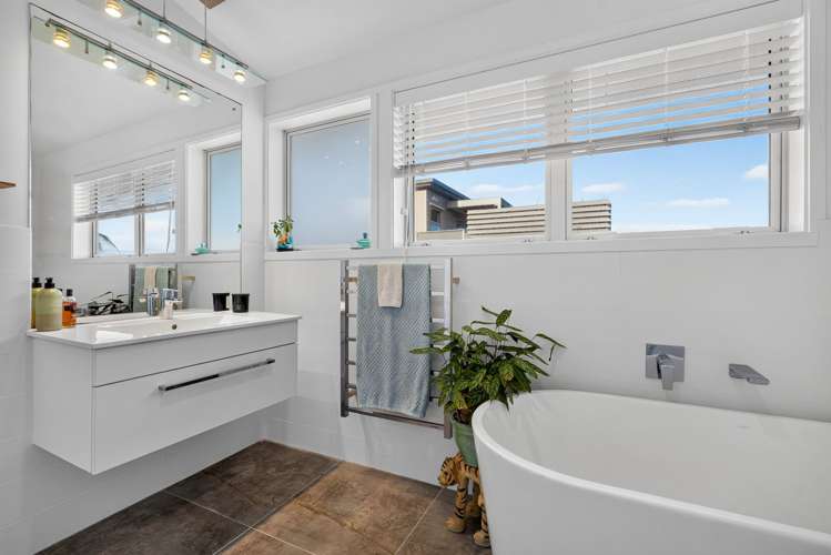 1/64 Seaview Road Castor Bay_35