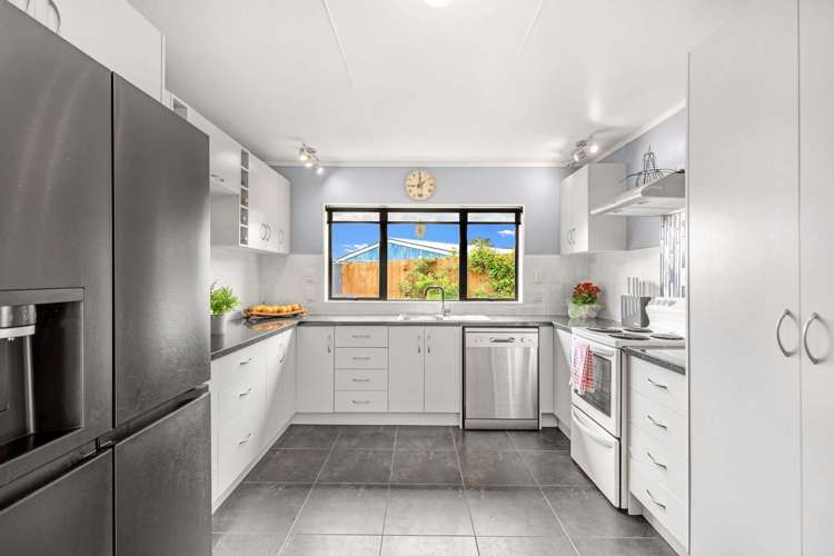 7 Charisma Court Kelvin Grove_11