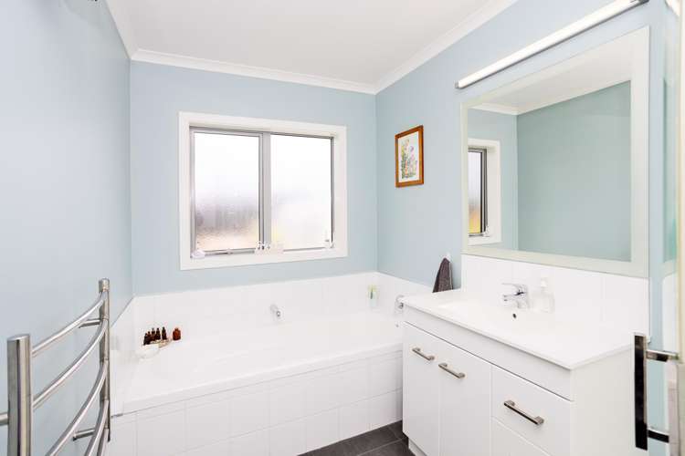 21 Sunrise Drive Seaward Bush_21