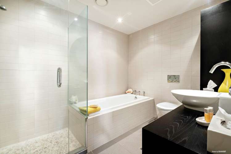 7/16 Beach Front Lane Browns Bay_13