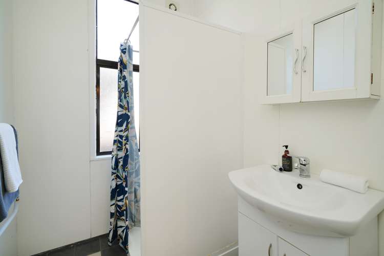 27 Lowe Street Avenal_6