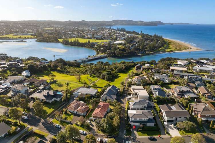 38B Amorino Drive Red Beach_21