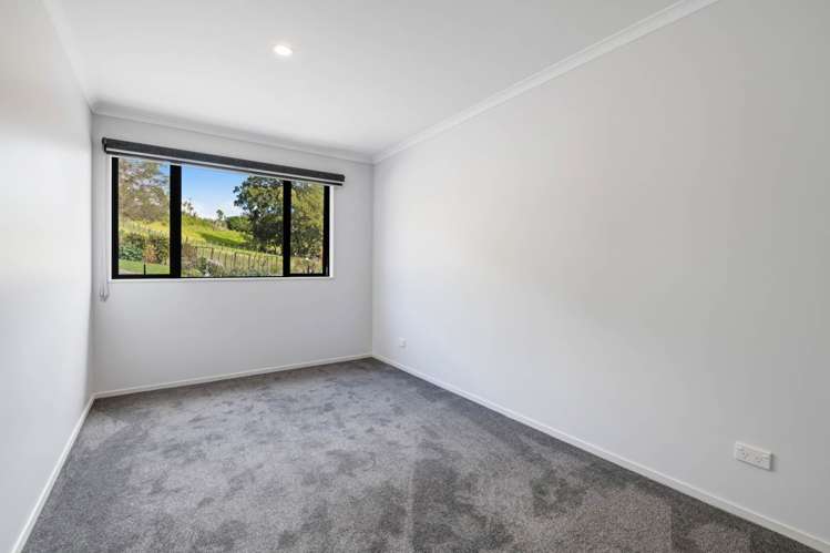 20 Roberts Road Matakatia Bay_24