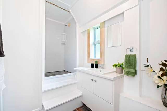 180A Tuhikaramea Road [FLAT] Dinsdale_4