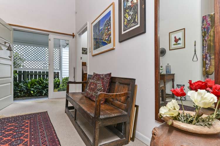16 Ascot Avenue Narrow Neck_2