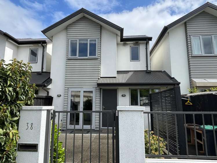 38 Mustang Avenue_0
