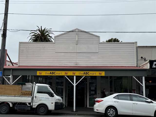 The Centre of Newtown Shops