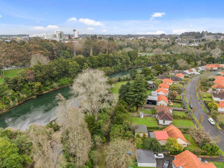 64 Jellicoe Drive Hamilton East_11