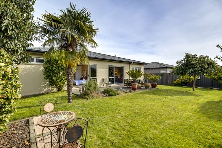 11 Heynes Place Clive_11