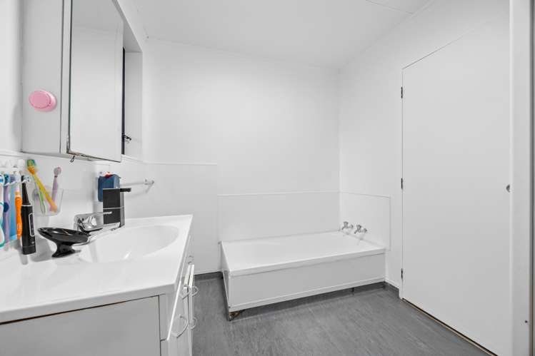 29 Woodbank Drive Glen Eden_12