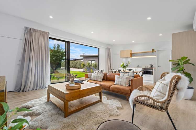 12 Flora Dora Parade Lake Hawea_18