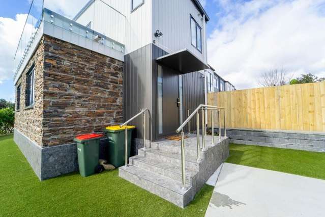 Modern & Convenient Living in Sunnyhills