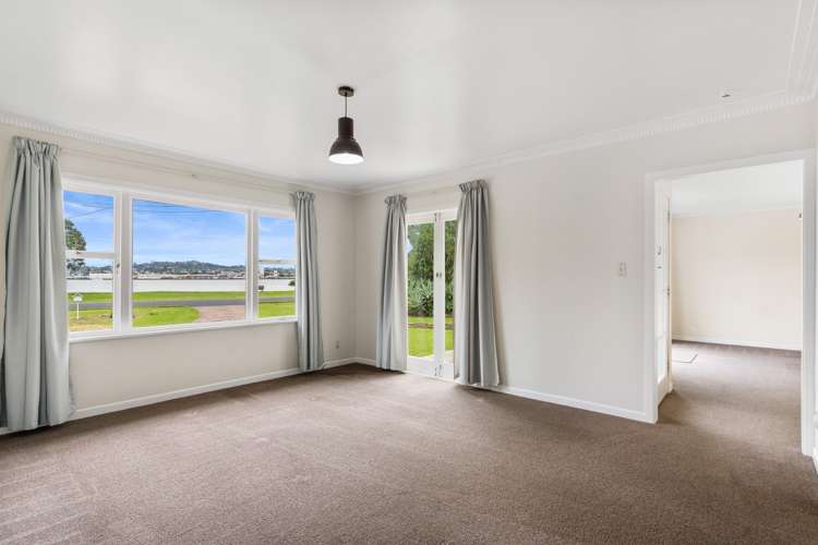 8 Kiwi Esplanade Mangere Bridge_6