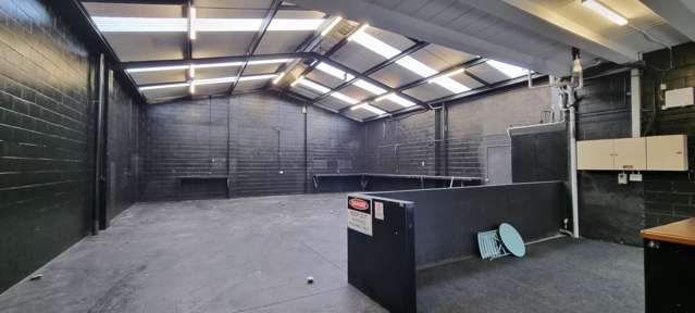 CENTRAL ONEHUNGA 231M² STANDALONE WAREHOUSE