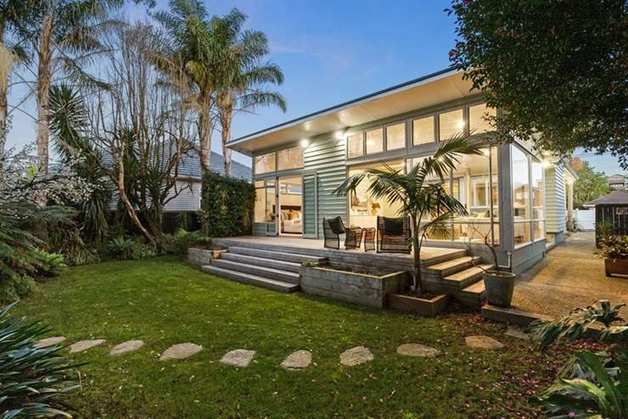 Jacinda Ardern gets $2.15m for her Auckland bungalow