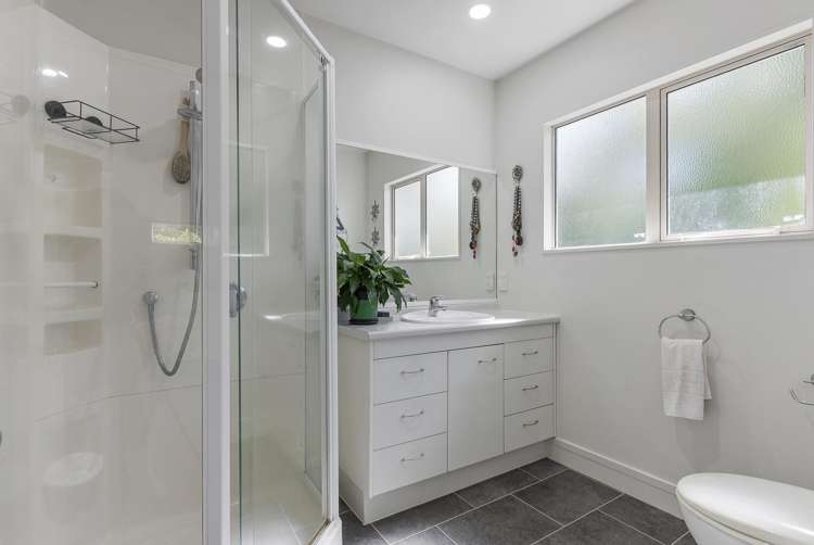 9 Cromarty Place Papakowhai_13