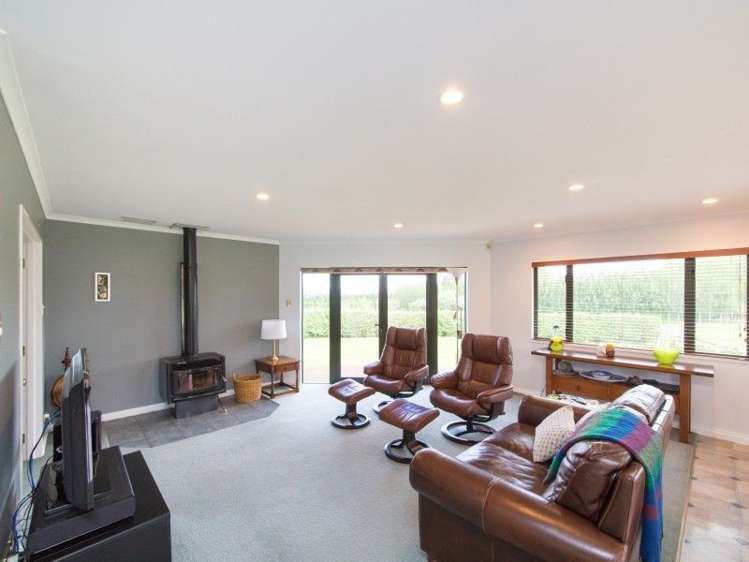 99 Spur Road West Feilding_6