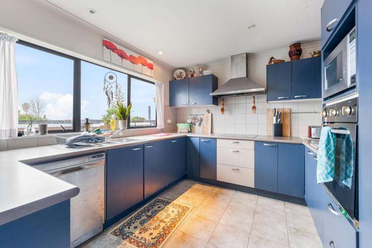 81 Royal Road Massey_8