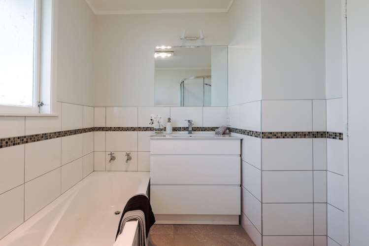 7 Karamea Grove Wainuiomata_15