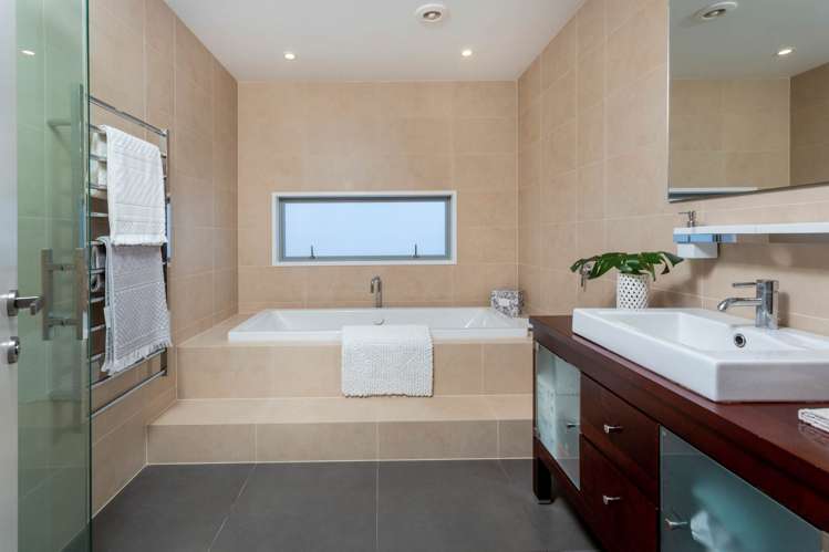 62 Seaview Road Castor Bay_34