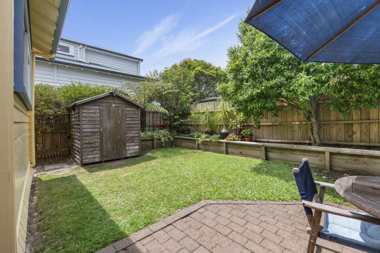 6 Valley Road Northcote_12