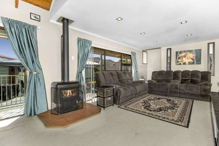 16 Muirfield Street Wattle Downs_6