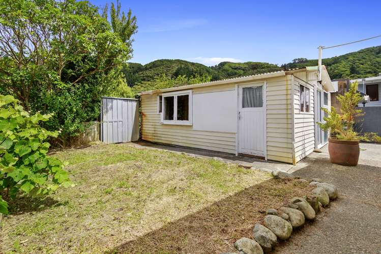 37 Lees Grove Wainuiomata_17