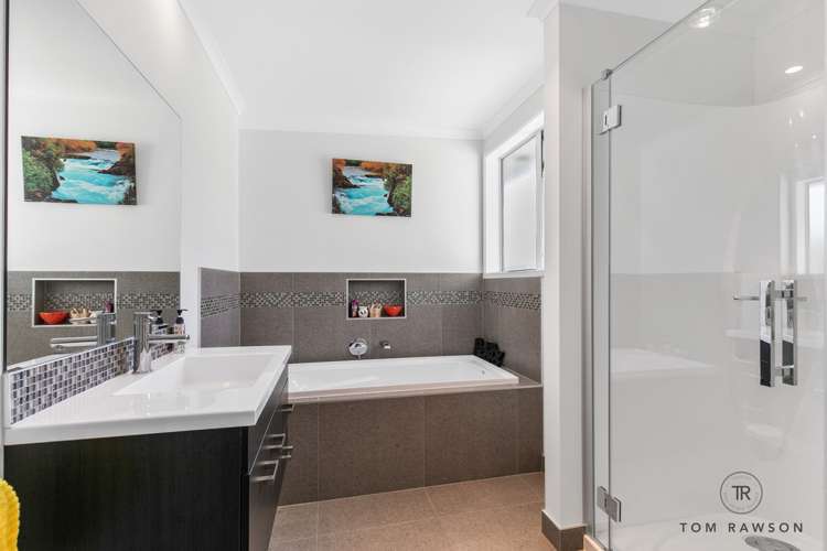 19 Regis Lane Flat Bush_12