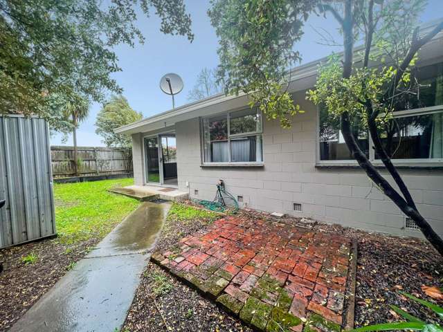 PHILLIPSTOWN - TWO BEDROOM REAR PRIVATE UNIT, SINGLE GARAGE