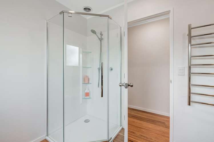 1/117 Sunset Road Totara Vale_15