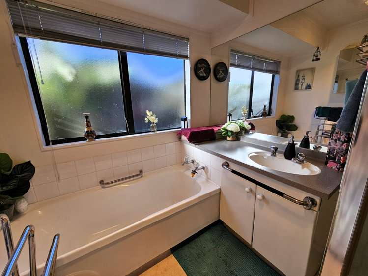 58 Bodi Place Te Atatu South_9