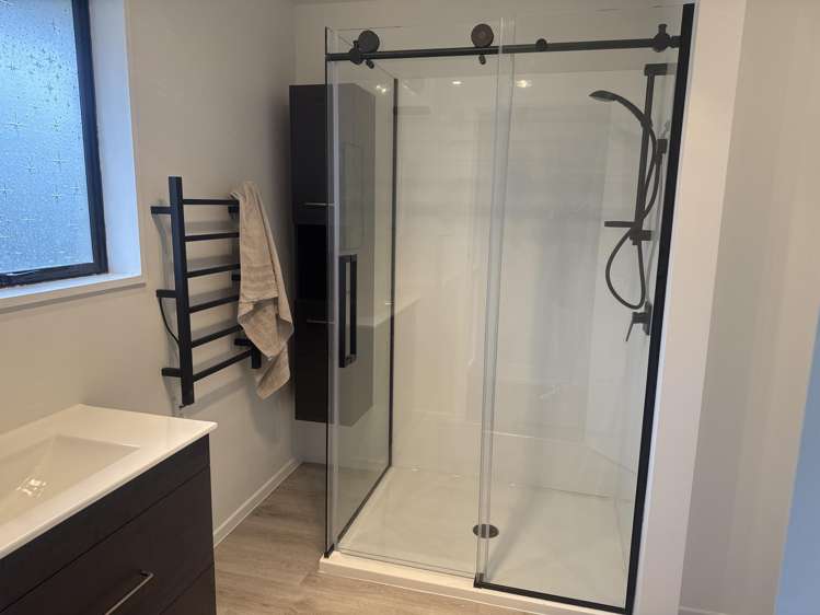 2/260 Moore Street Ashburton_17