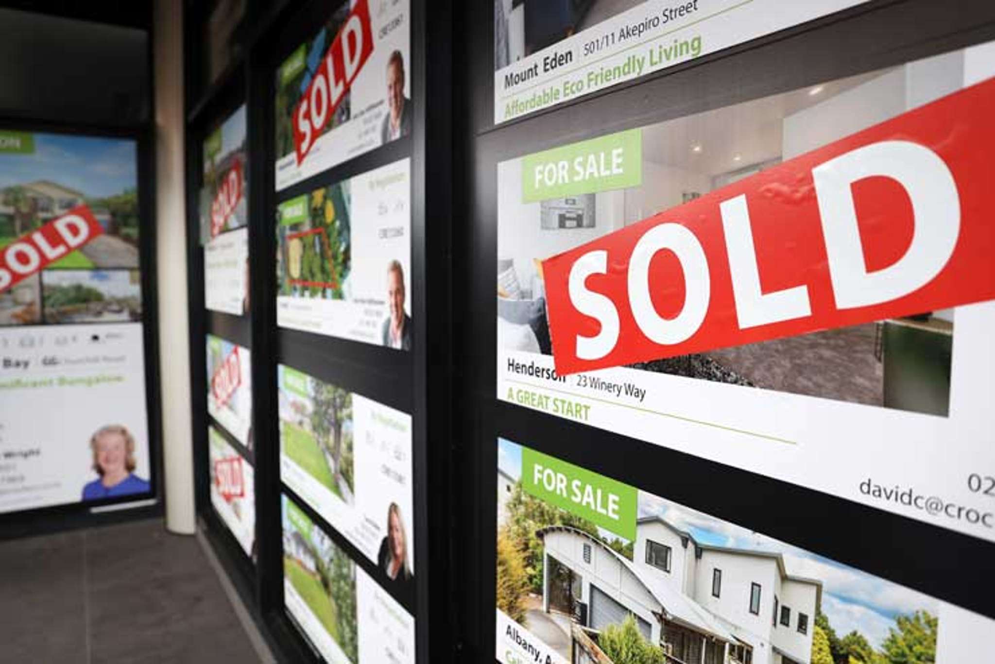 Tony Alexander: Fewer investors bidding, so why are first home buyers in retreat?