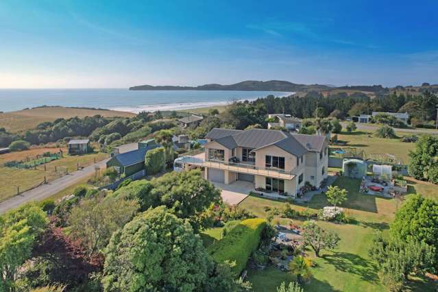 SEA VIEWS TO STUN THAT ARE NEVER HO-HUM
