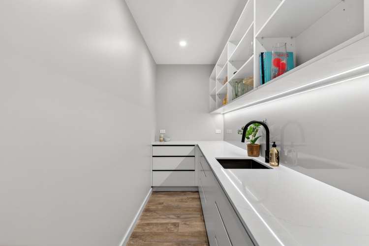 32 West Place Greenmeadows_10