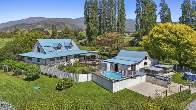 FAMILY HOME & KENNELS IN GOLDEN BAY