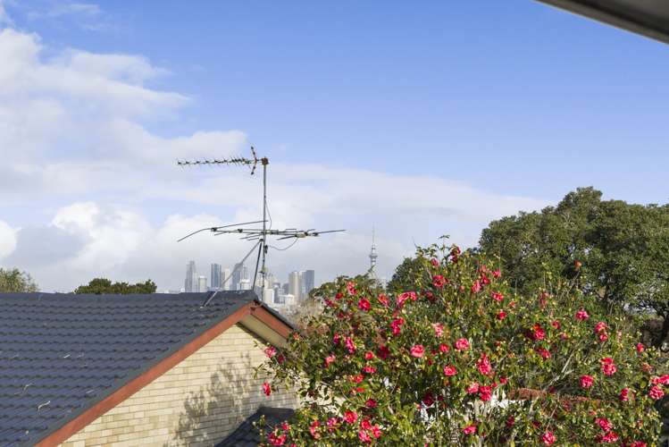 2/42 Raleigh Road Northcote_13