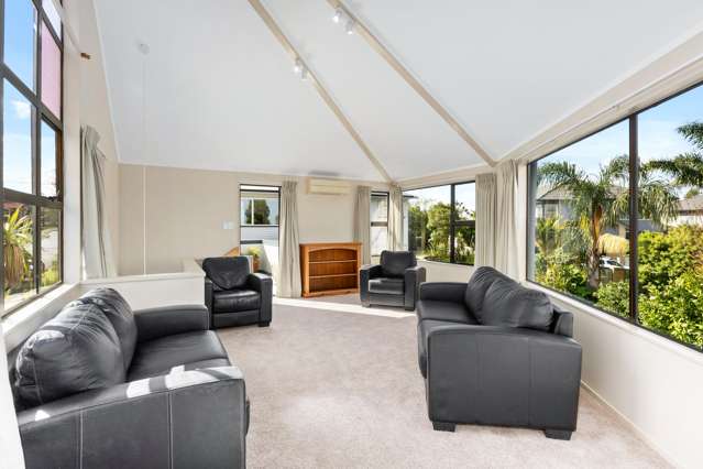 2/953 Beach Road Torbay_4