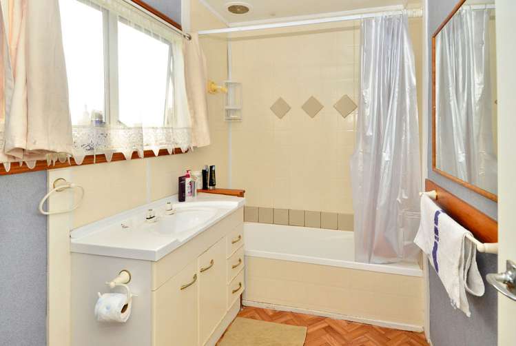 1/4 Slim Place Clendon Park_2