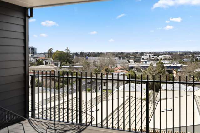 5/12 Ruakiwi Road Hamilton Lake_2