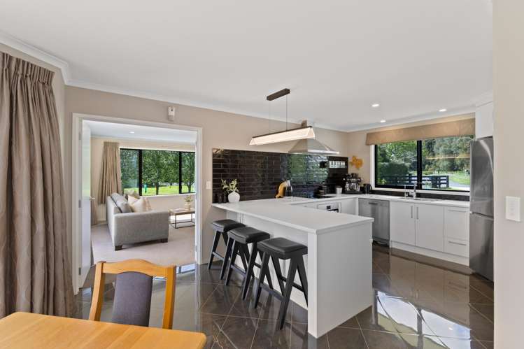 21 Barrett Road Ngahinapouri_8