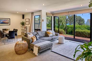 8 Cheviot Road, Lowry Bay_1