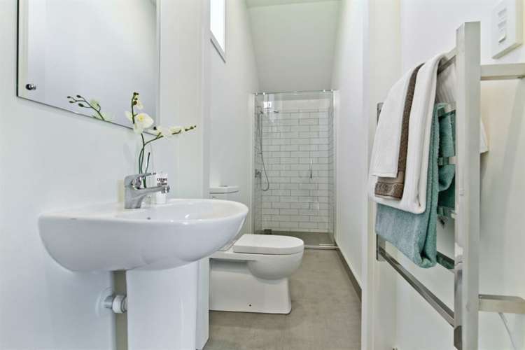 34 Bernard Magnus Lane Greenhithe_21