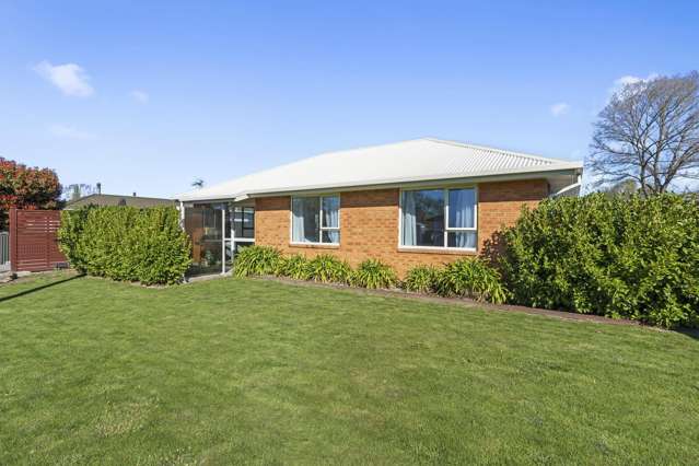 Freshly Renovated, Low Maintenance Lincoln Living
