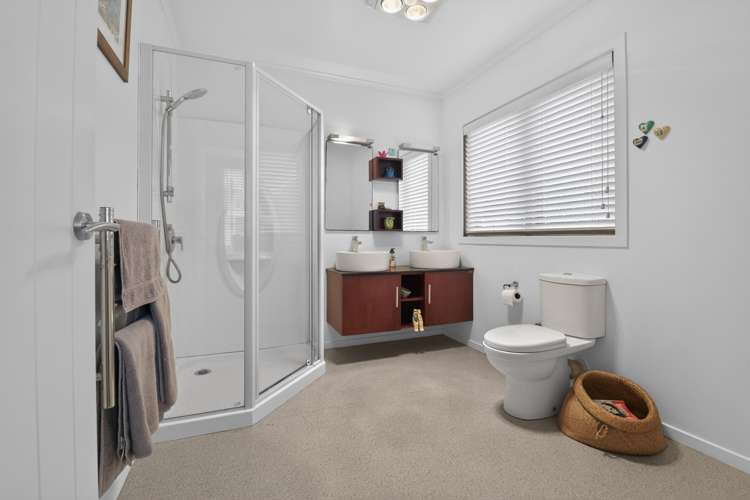 250 Centreway Road Orewa_21