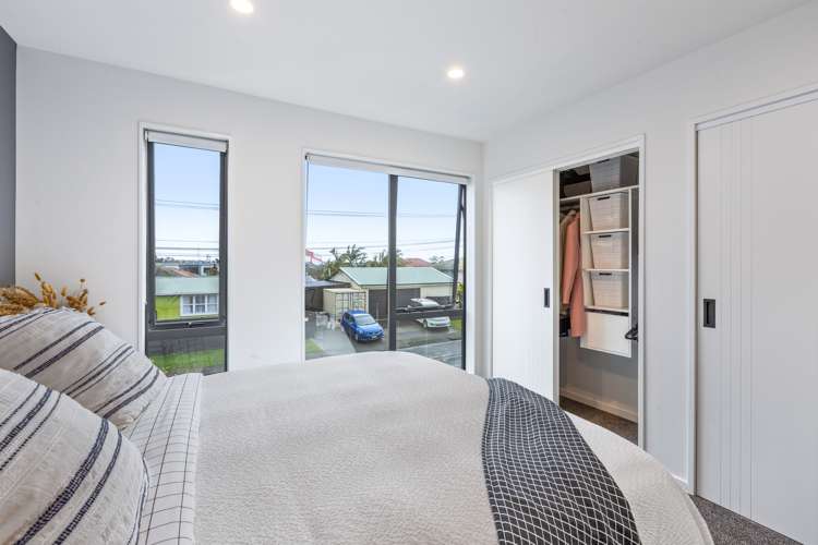 1/1a Royal View Road Te Atatu South_14