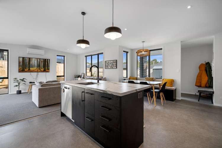 17 Whakaturou Crescent Pyes Pa_4