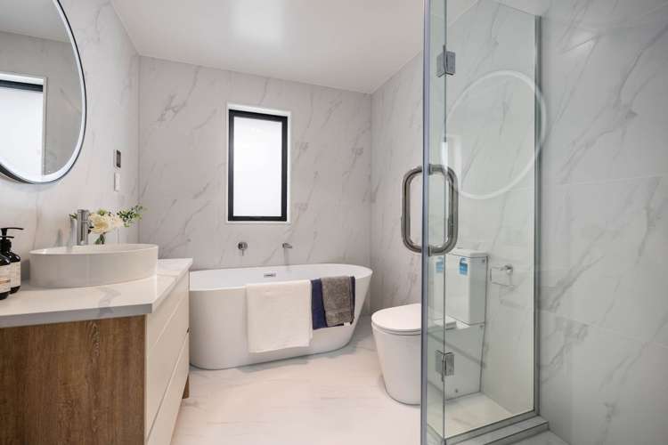 11C Norman Lesser Drive St Johns_24