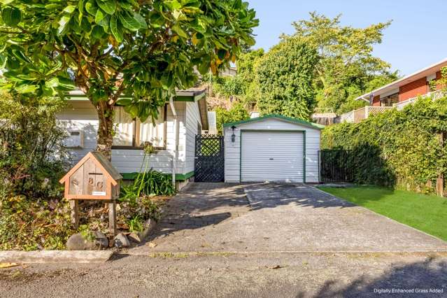 Lockwood with Lush Bush Surroundings!